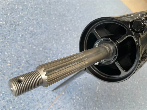 “Suzuki DF300Z Lower Unit Assembly 50040-98814-0EP - Image 6