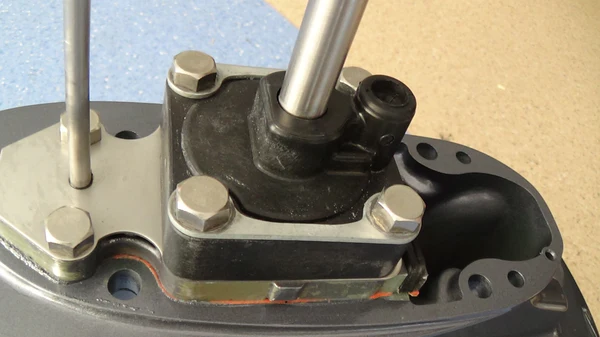 Yamaha 2T 9.9HP-15HP Lower Unit - Image 5