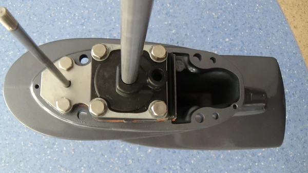 Yamaha 2T 9.9HP-15HP Lower Unit - Image 6